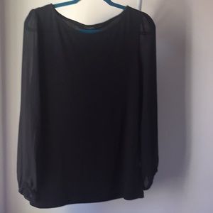 Long sleeve black shirt. Sheet sleeves
